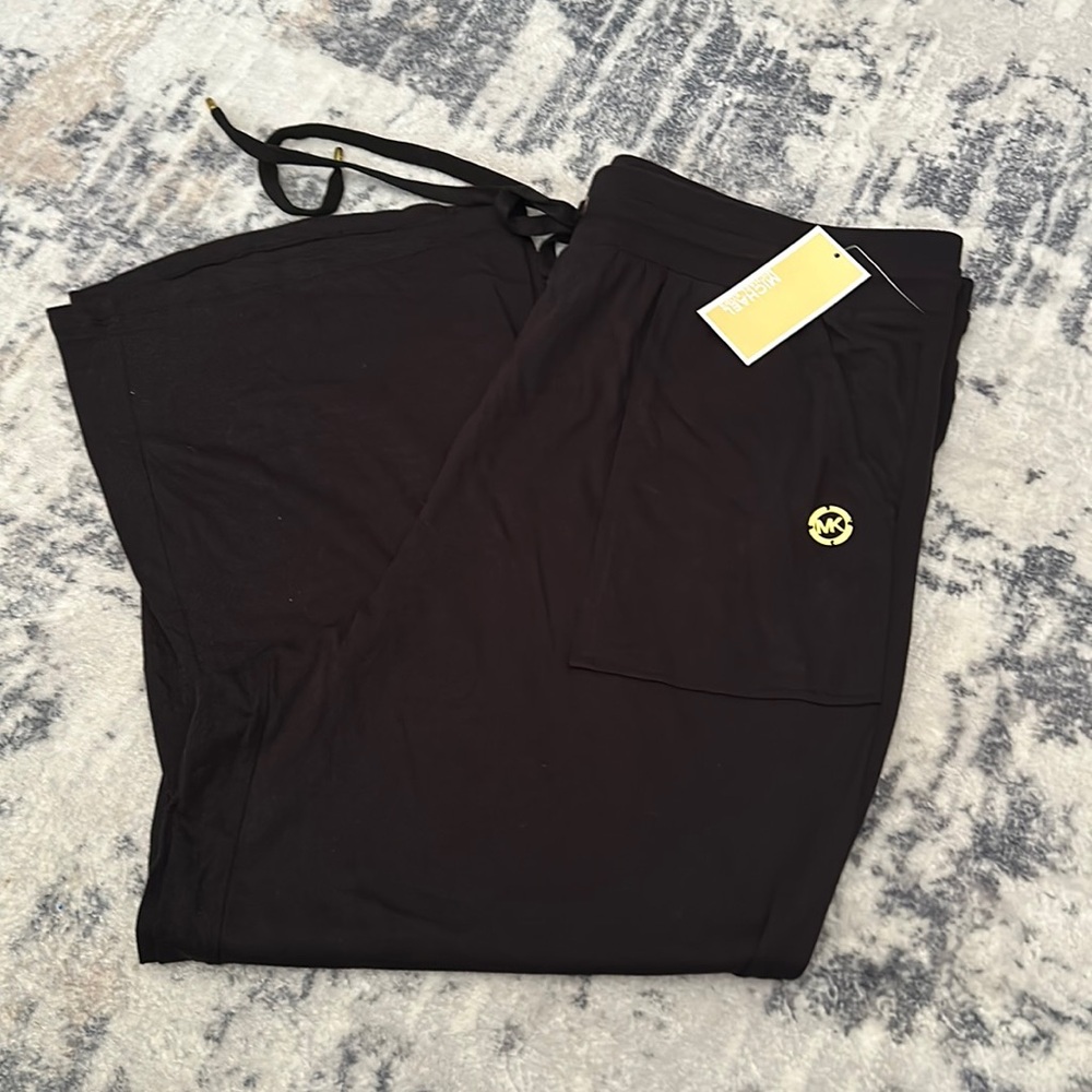 NWT- capri pants